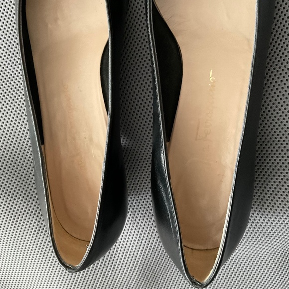 Ladies Salvatore Ferragamo GUC shoes - Picture 3 of 11